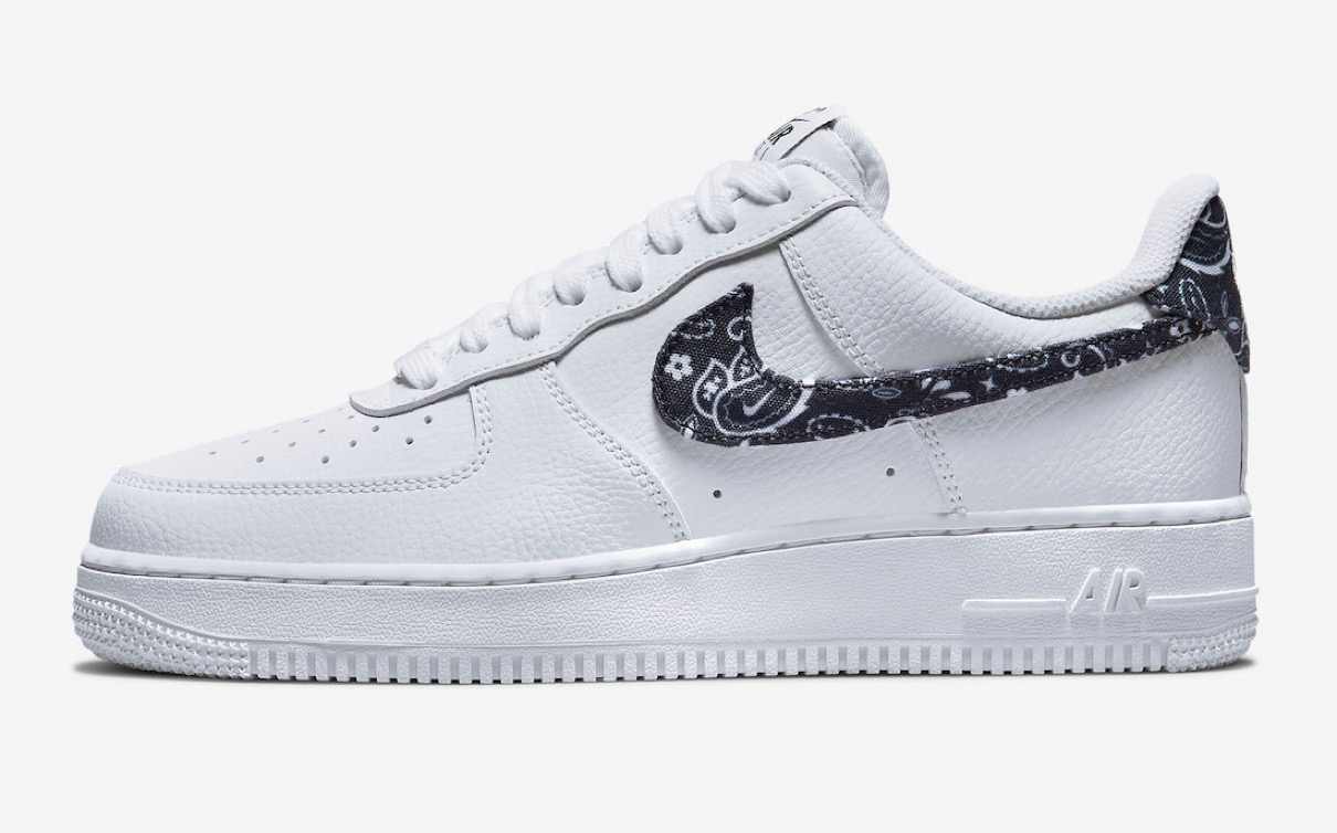 NIKE AIR FORCE 1´07 ESS エアフォースワンエッセンシャル-