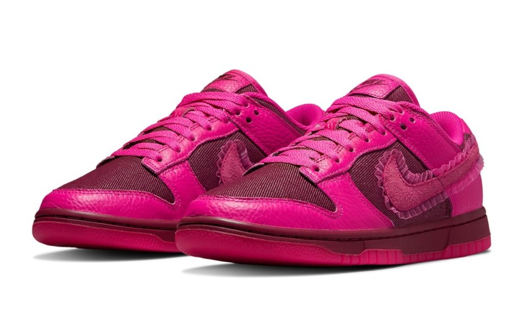 NIKEWMNS DUNK LOW Valentines Day　24.5cm