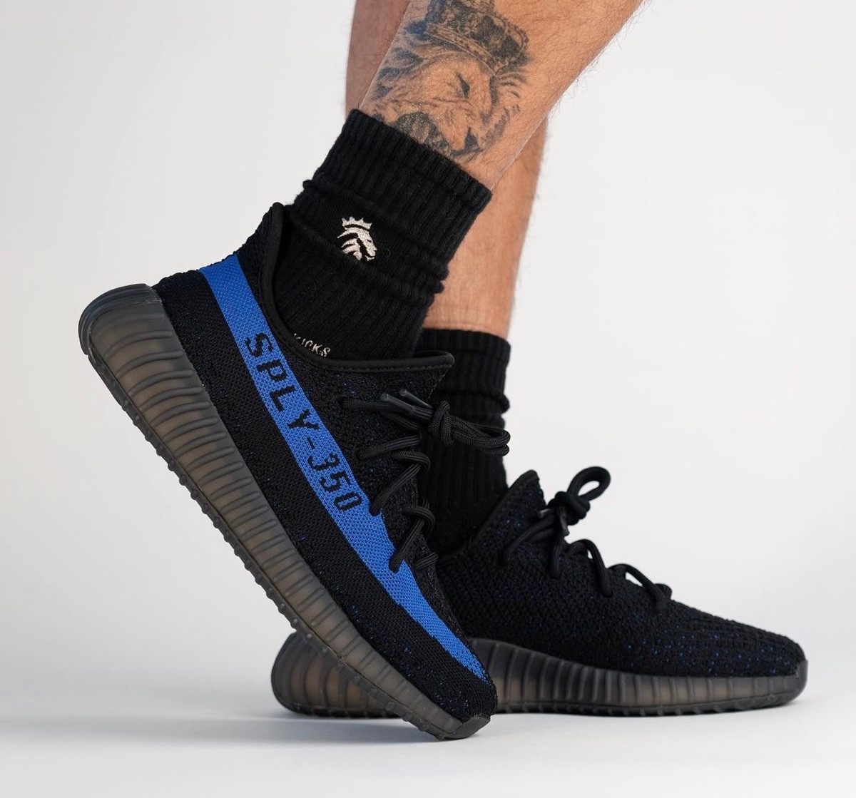 adidas Yeezy Boost 350 V2 “Dazzling Blue”が国内2月26日に発売予定 ...