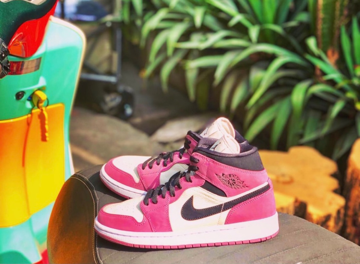 Nike WMNS Air Jordan 1 Mid Berry Pink - www.sorbillomenu.com