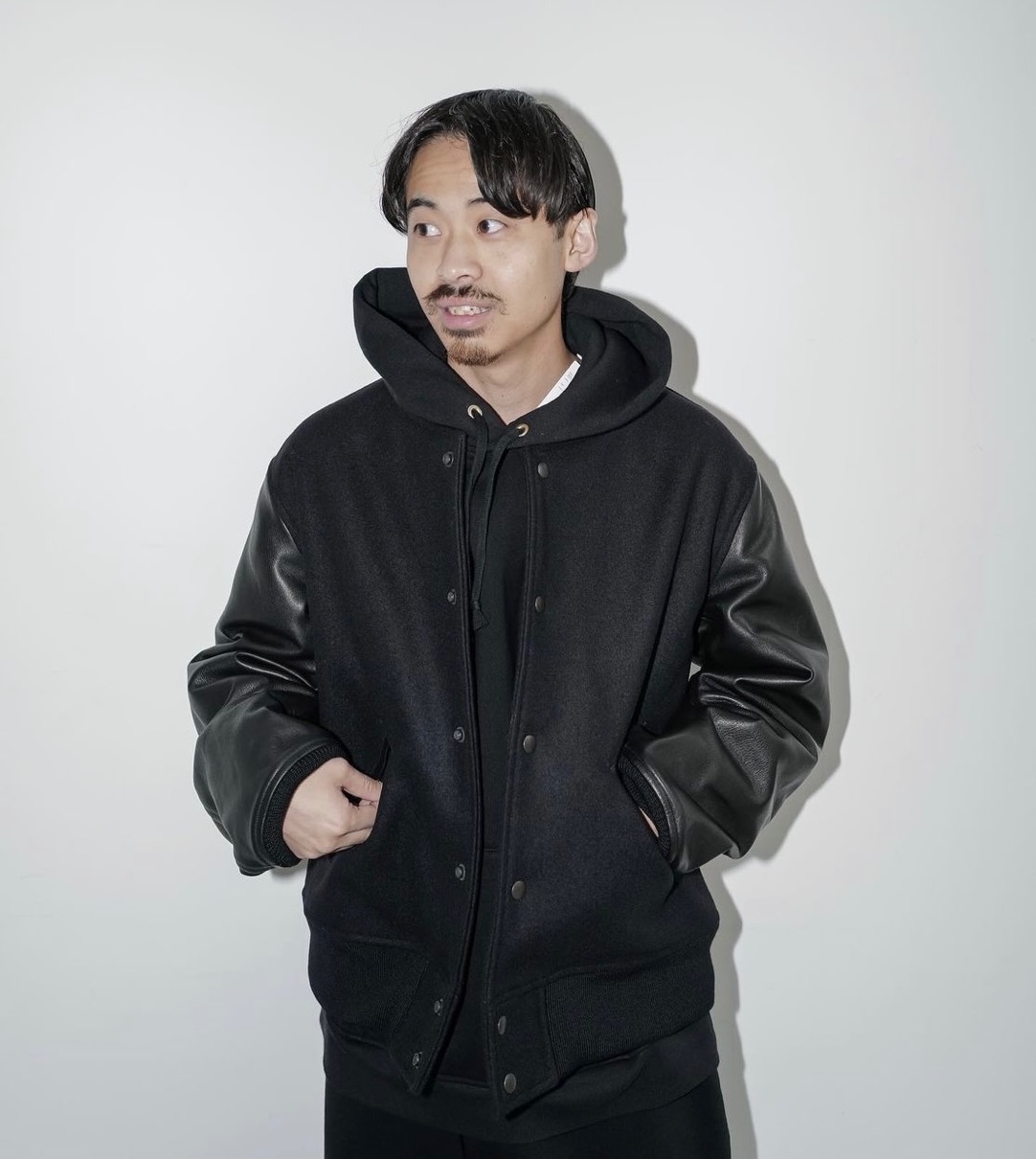 COMOLI × BEAMS バーシティジャケット＆スウェットセットアップが国内 