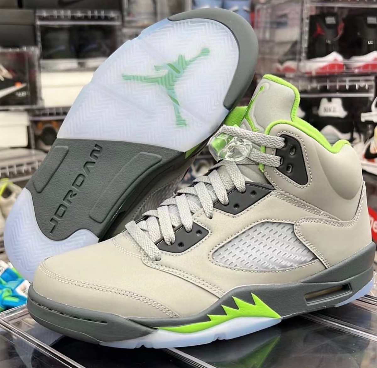 Nike AirJordan5Green Beanナイキ ジョーダン5 28.5新品未使用箱タグ付きになります