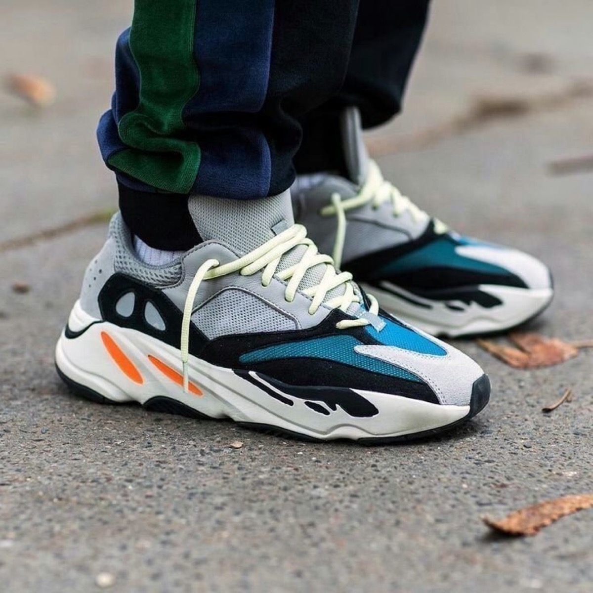 YEEZY BOOST 700 WAVE RUNNARスニーカー