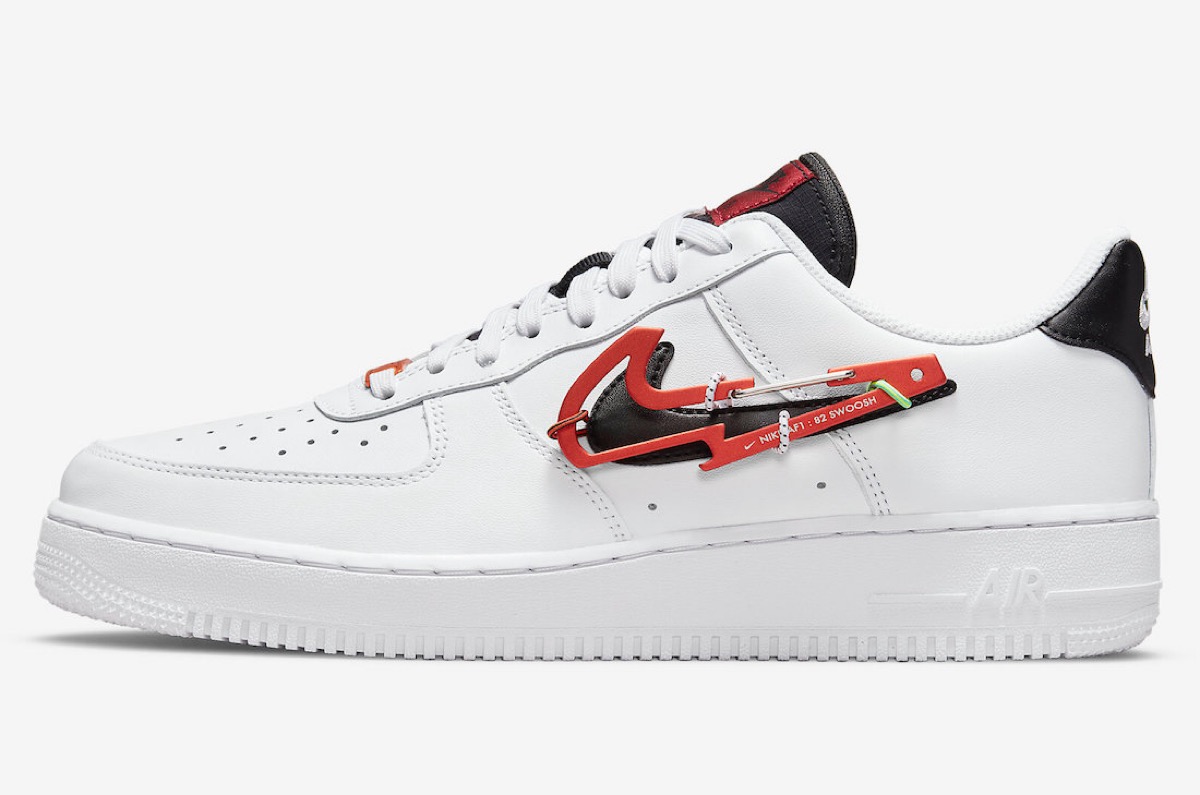 スウッシュ型カラビナを搭載した Nike Air Force 1 '07 PRM “Carabiner ...