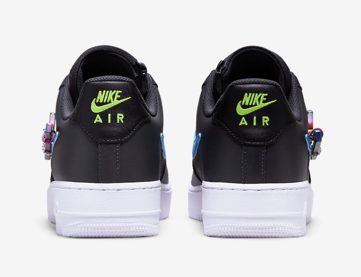 スウッシュ型カラビナを搭載した Nike Air Force 1 '07 PRM “Carabiner