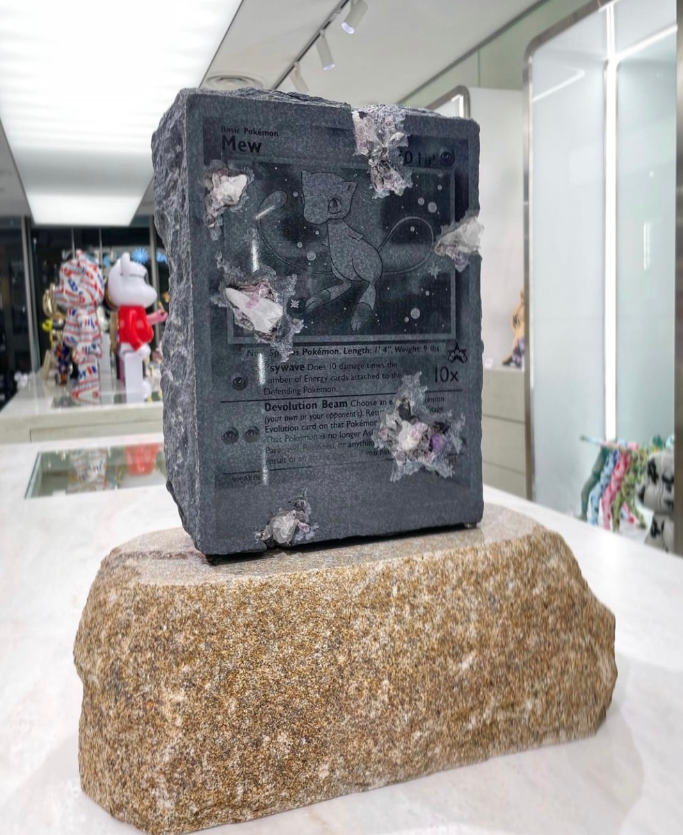 Daniel Arsham × Pokémon 重さ21.5kg ミュウのポケモンカード型石盤 