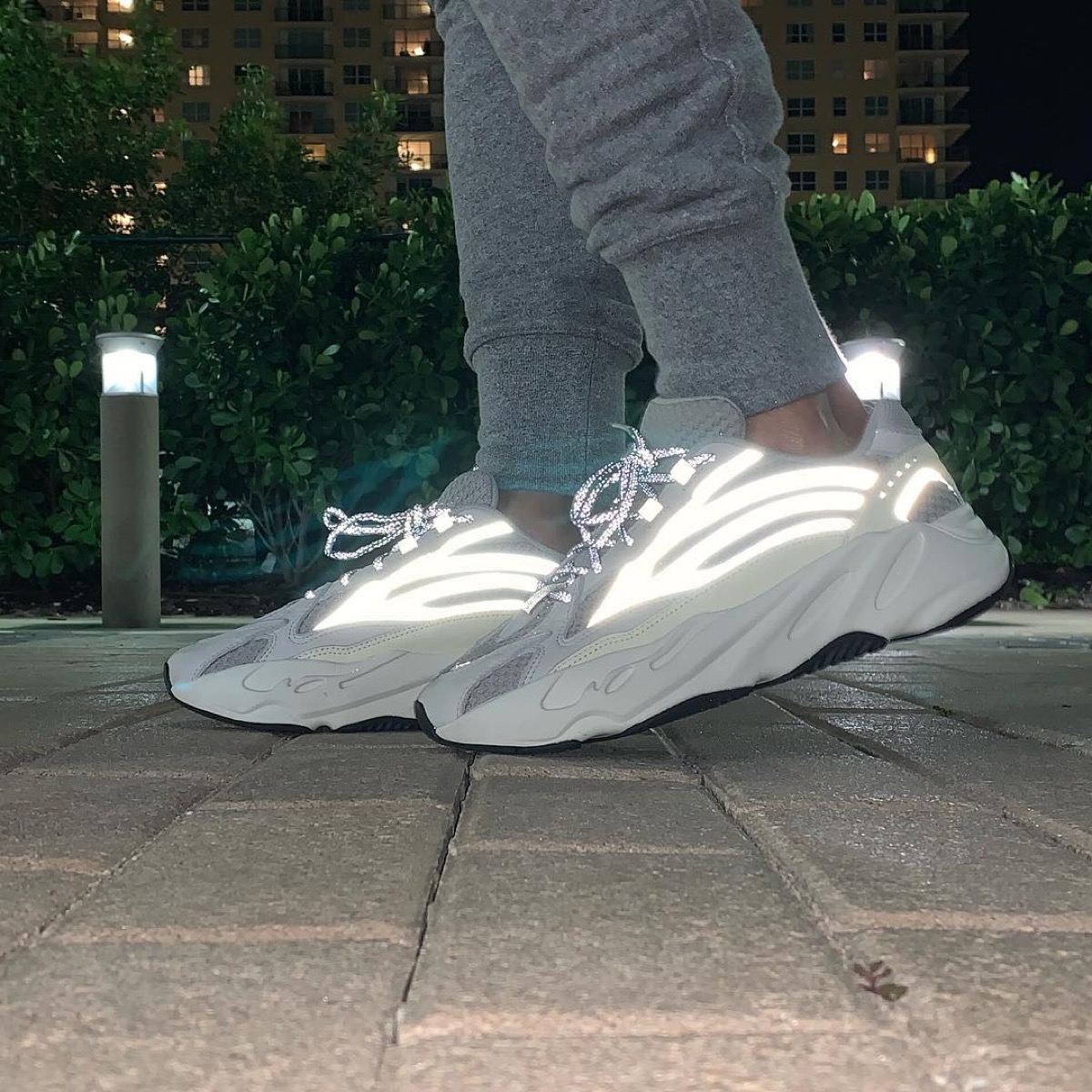 adidas】YEEZY BOOST 700 V2 “Static”が国内3月5日にリストック予定 ...