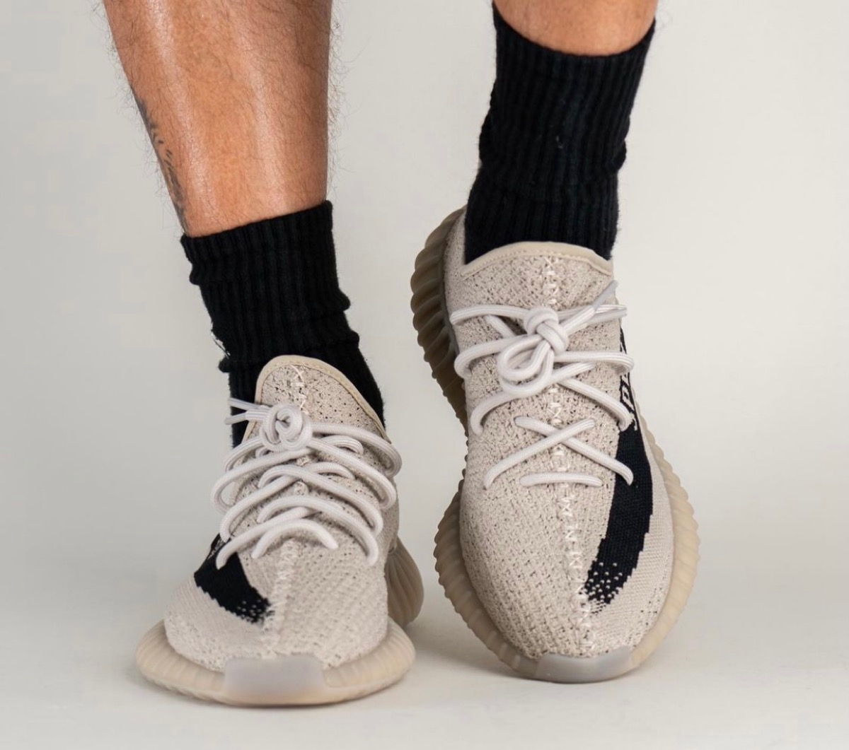 adidas Yeezy Boost 350 V2 “Slate”が国内8月28日に再販予定 ［HP7870
