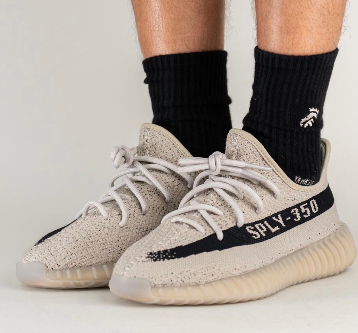 大人女性の 【ラスト一点】adidas YEEZY Boost 350 V2 スニーカー