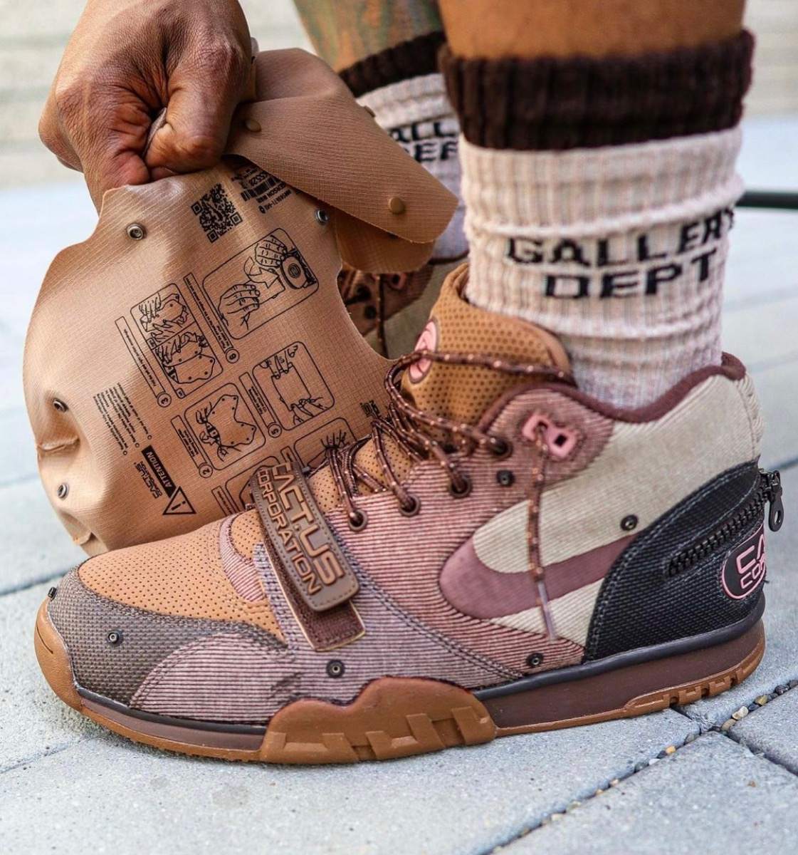 Travis Scott × Nike Air Trainer 1 SP “CACT.US CORP”が国内5月27日に ...