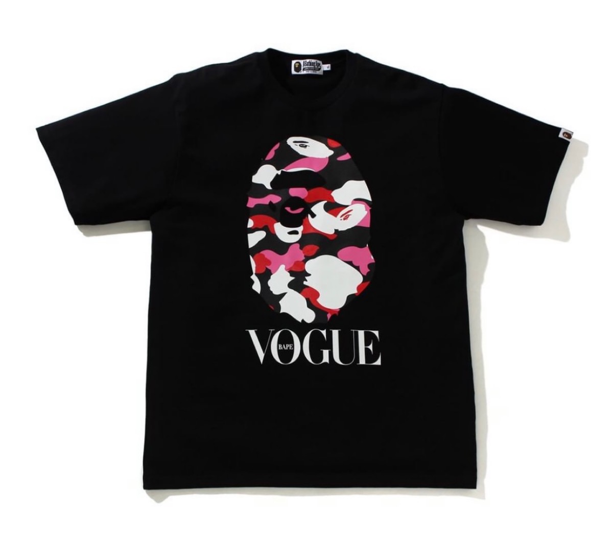 BAPE®︎ × VOGUE コラボコレクションが国内4月2日に発売予定