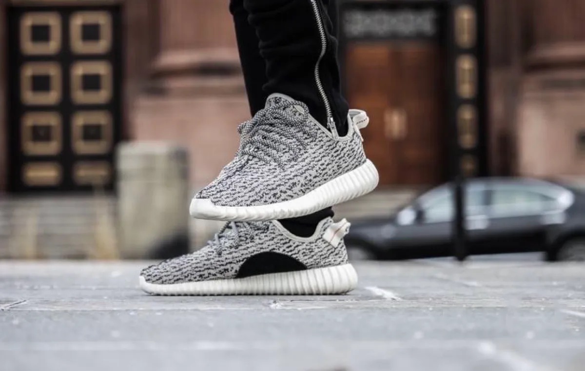 adidas Yeezy Boost 350 “Turtle Dove”が2022年8月1日に再販予定 | UP ...