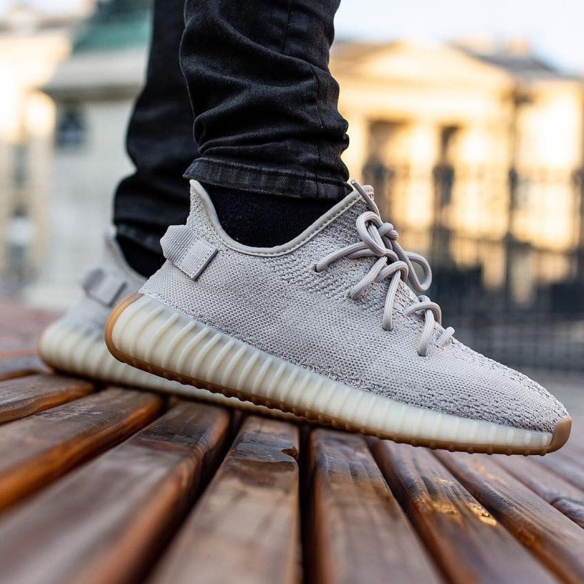 adidas Yeezy Boost 350 V2 “Sesame”が国内8月3日に再販売予定 | UP TO ...