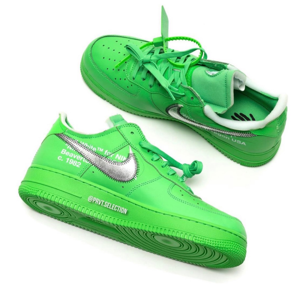Zapatillas Nike Air Force 1 Low firmadas por Virgil Abloh en exhibición en  Sotheby's New York el 8 de junio de 2022. (Foto de Stephen Smith/SIPA EE.UU  Fotografía de stock - Alamy