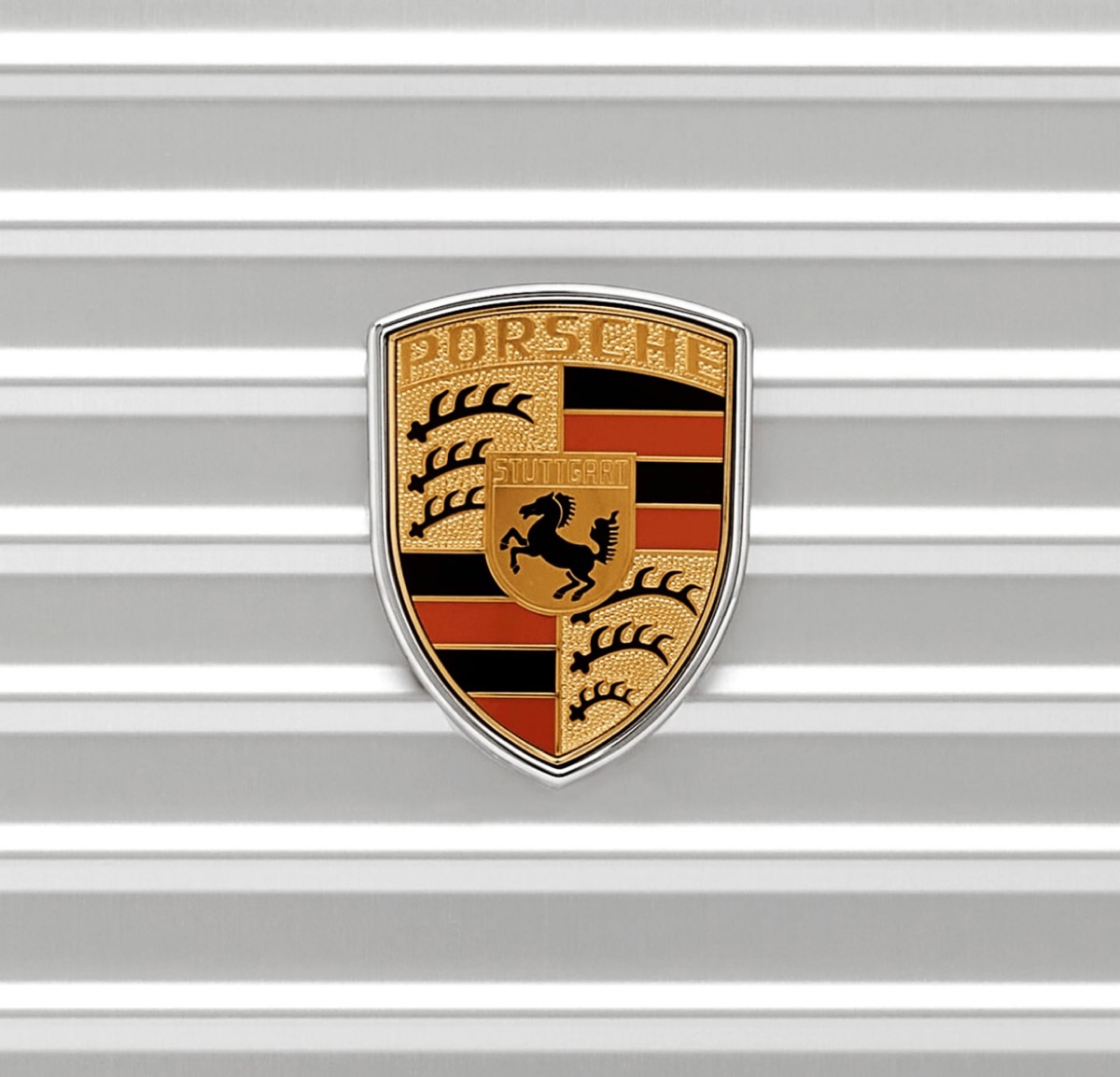 RIMOWA × Porsche 911個限定のハンドキャリーケースが国内4月21日に 