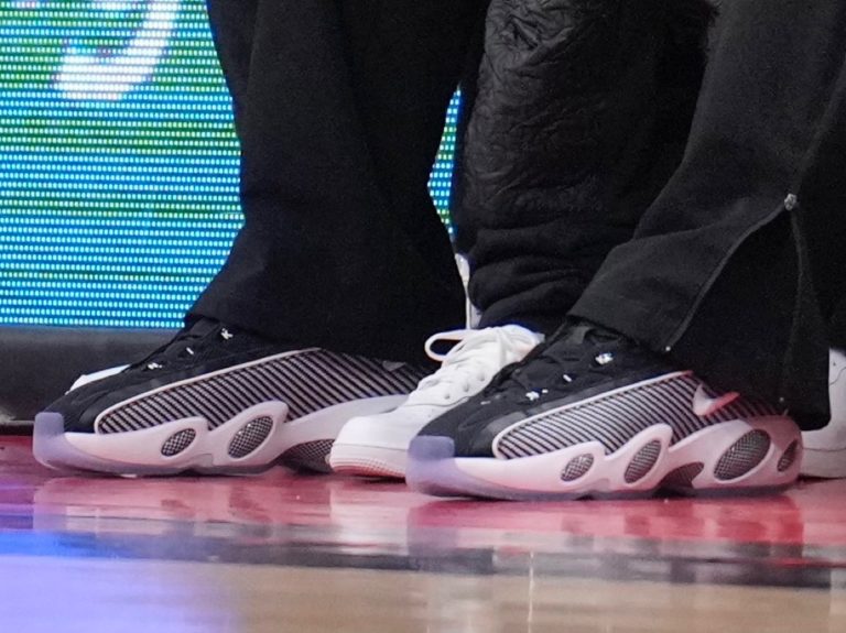 Drake Nocta Ã Nike æ°åã³ã©ãã¹ãã¼ã«ã¼ãGlideãã2023å¹´6æããçºå£²äºå® [DM0879-001] | UP TO DATE