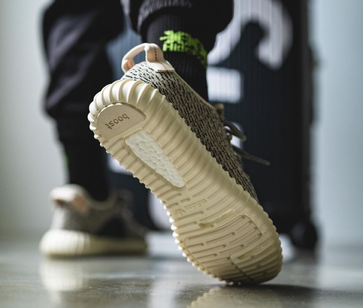 adidas Yeezy Boost 350 “Turtle Dove”が2022年8月1日に再販予定 | UP ...