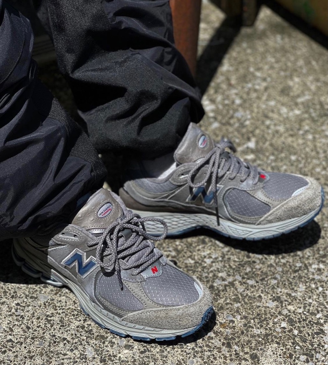 着脱可能なミニバック搭載 New Balance『M2002RVA』が国内4月22日に発売予定 | UP TO DATE