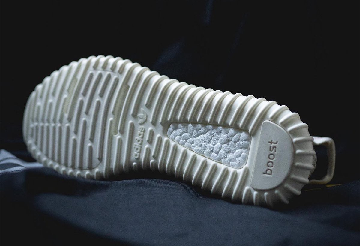 adidas Yeezy Boost 350 “Turtle Dove”が2022年8月1日に再販予定 | UP 