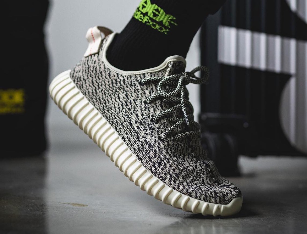 adidas Yeezy Boost 350 “Turtle Dove”が2022年8月1日に再販予定 | UP 