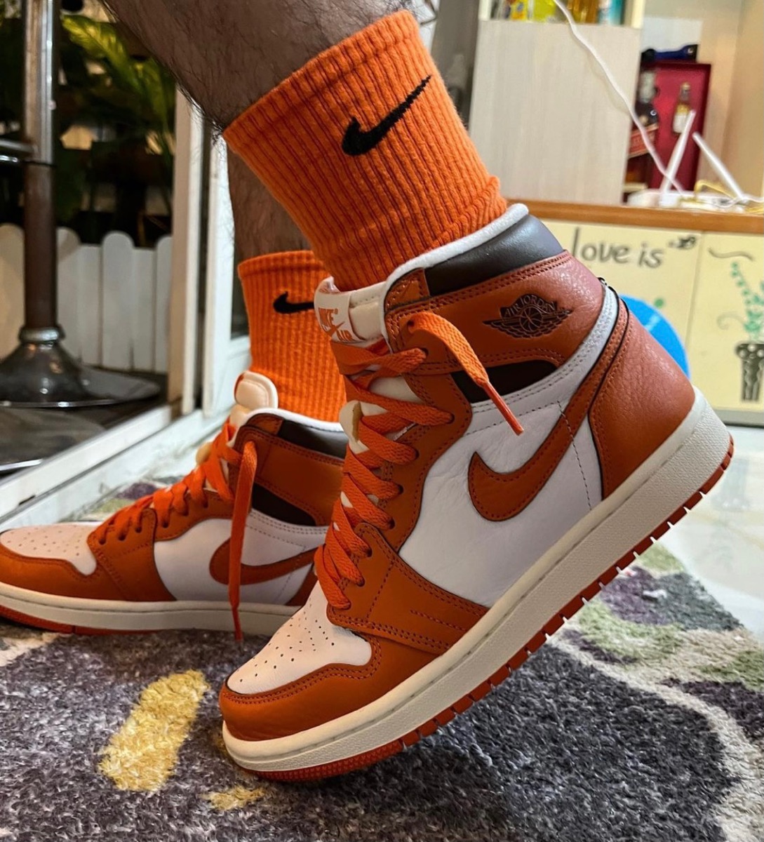 Nike WMNS Air Jordan 1 High OG "Starfish