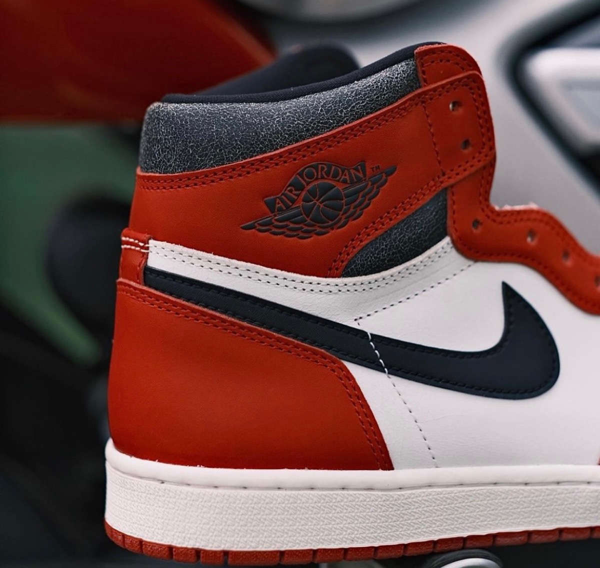 Chicagoをヴィンテージ風に仕上げたNike Air Jordan 1 High OG “Lost ...