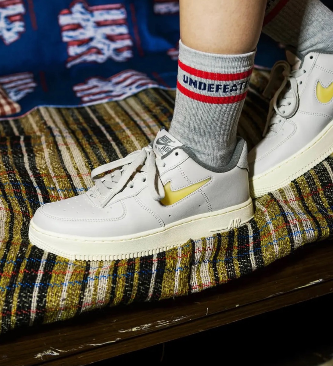 Nike Air Force 1 '07 LX VTG “Pale Vanilla” & “Light Bone”が国内6月