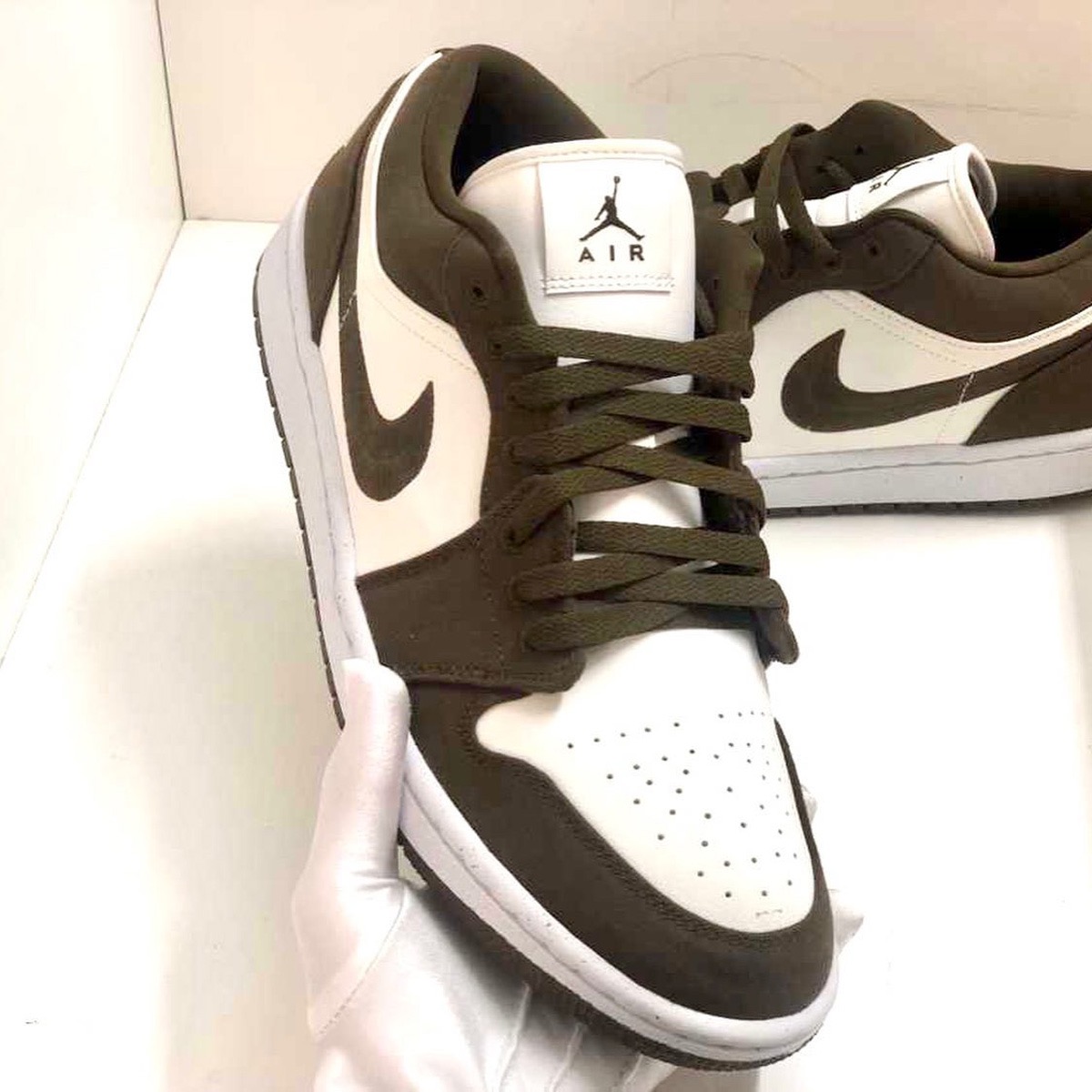 Nike WMNS Air Jordan 1 Low "Light Olive"