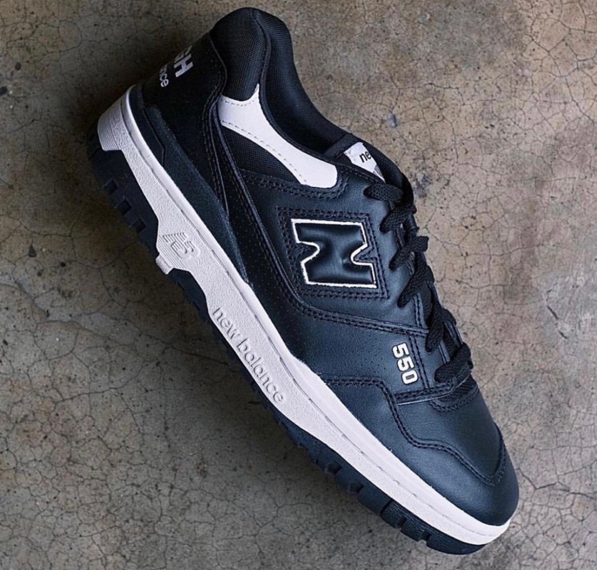 COMME des GARÇONS HOMME × New Balance 〈550〉が国内11月18日より