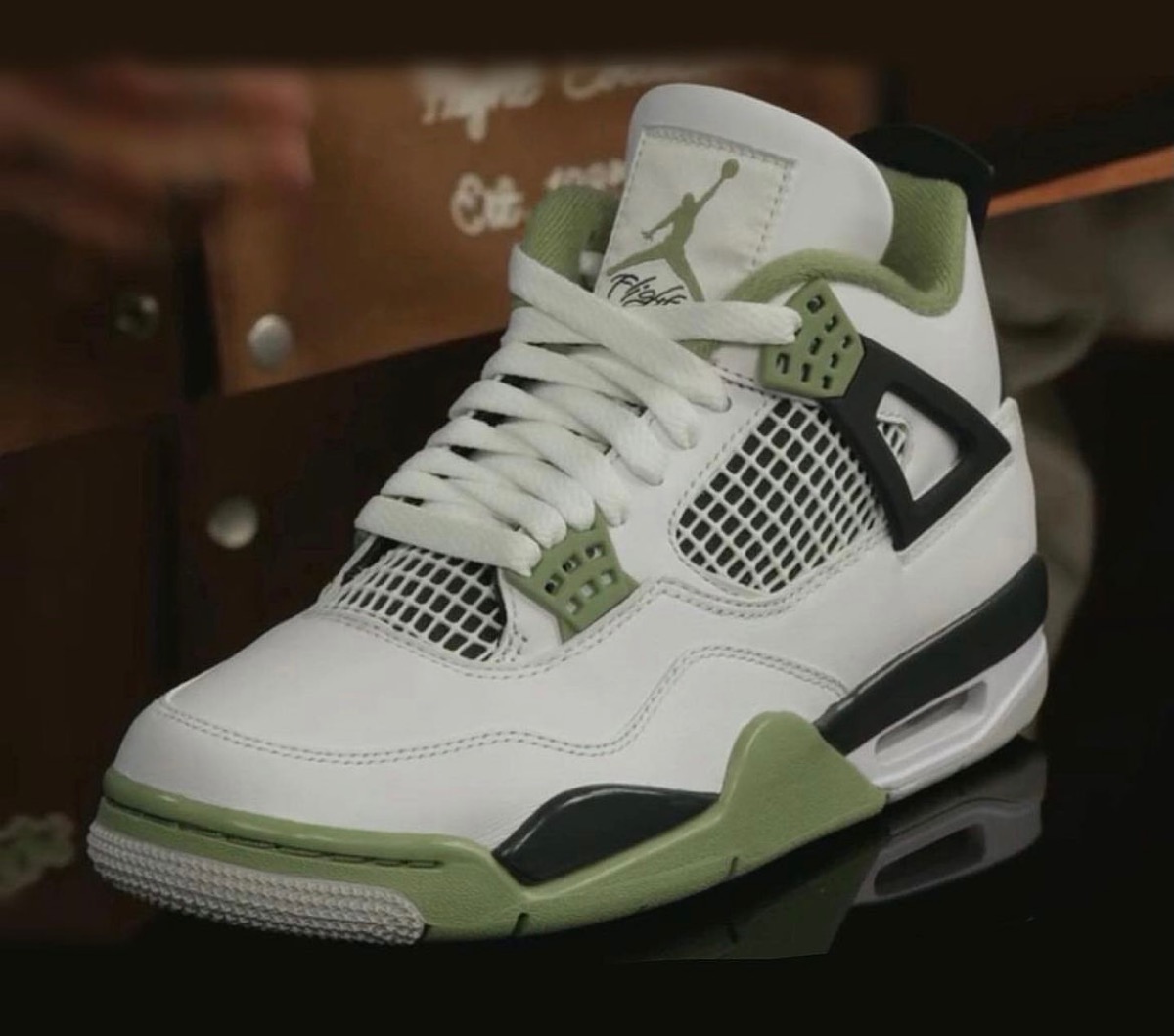 Nike Wmns Air Jordan 4 Retro “Oil Green”が国内2月24日に発売予定