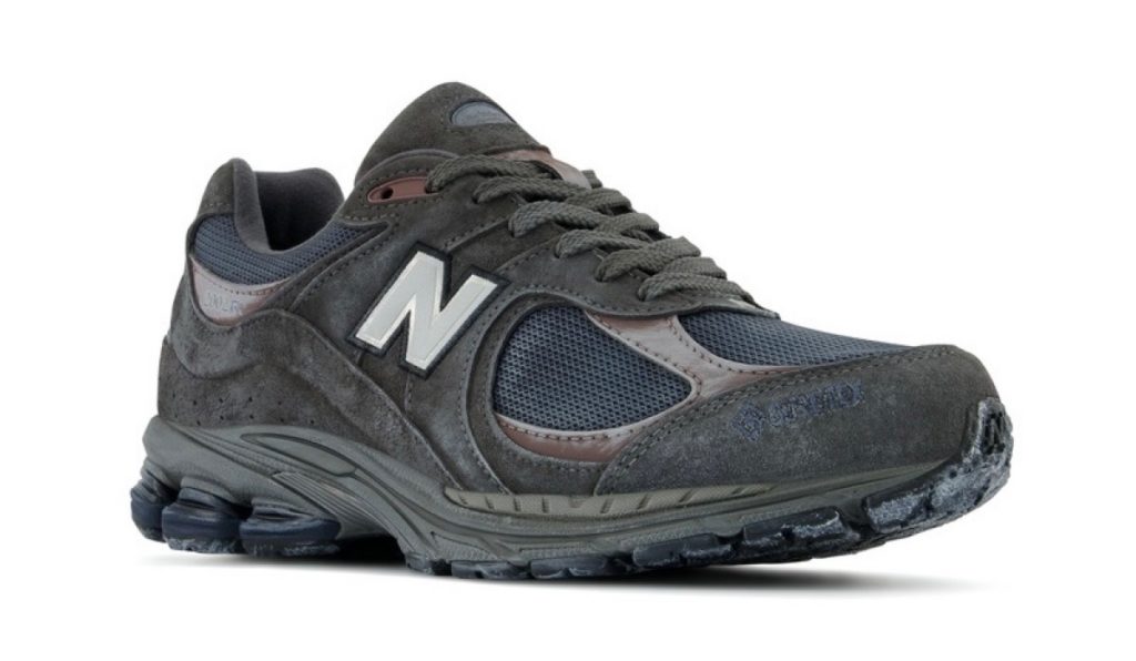 希望価格は16500円ですGoretex New Balance M2002RXA MAGNET GRAY