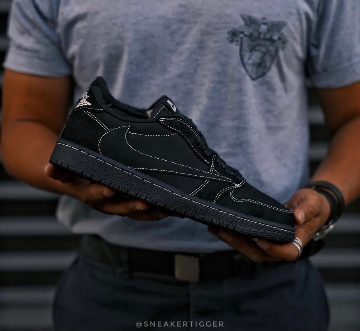 Travis Scott × Nike Air Jordan 1 Low OG SP “Black/Phantom”の