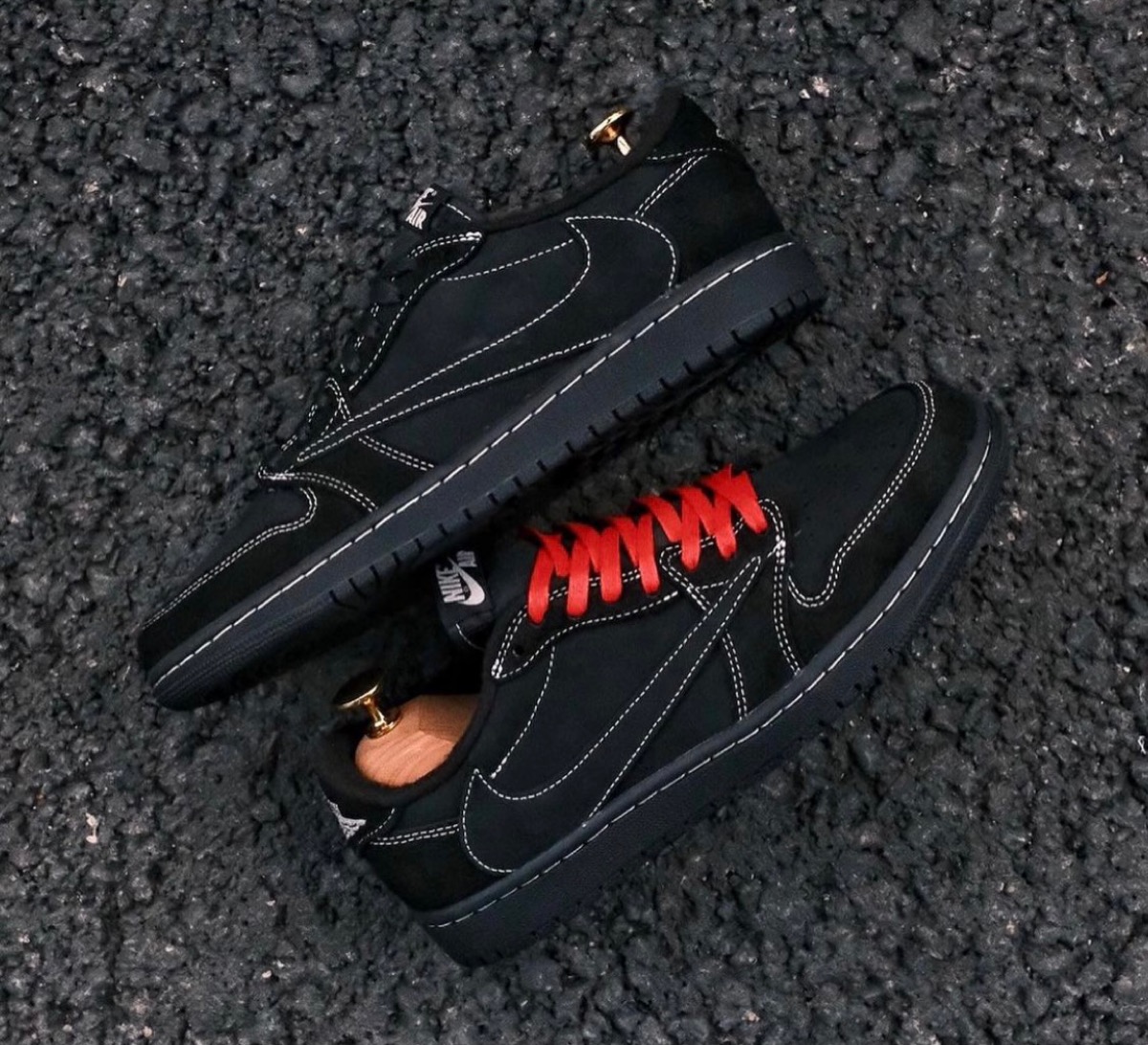 NIKE エアジョーダン1 travis scott ブラックファントム-