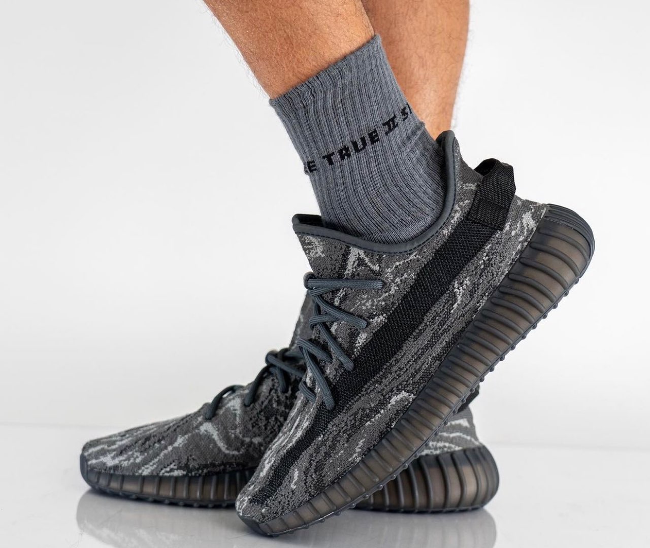 yeezyboost350v2 ダークソルト 28センチ-