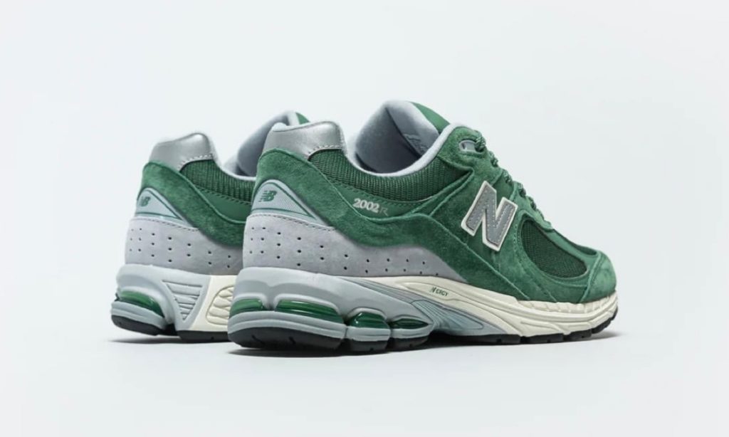 New Balance 『2002R “Jade Green/Grey”』が登場[M2002RHW] | UP TO DATE