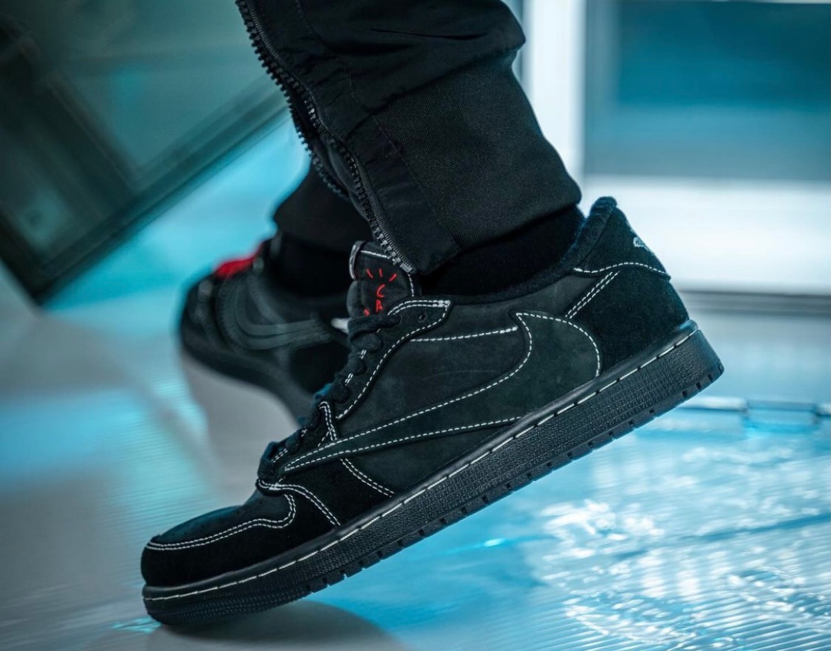 Travis Scott × Nike Air Jordan 1 Low OG SP “Black/Phantom”の国内