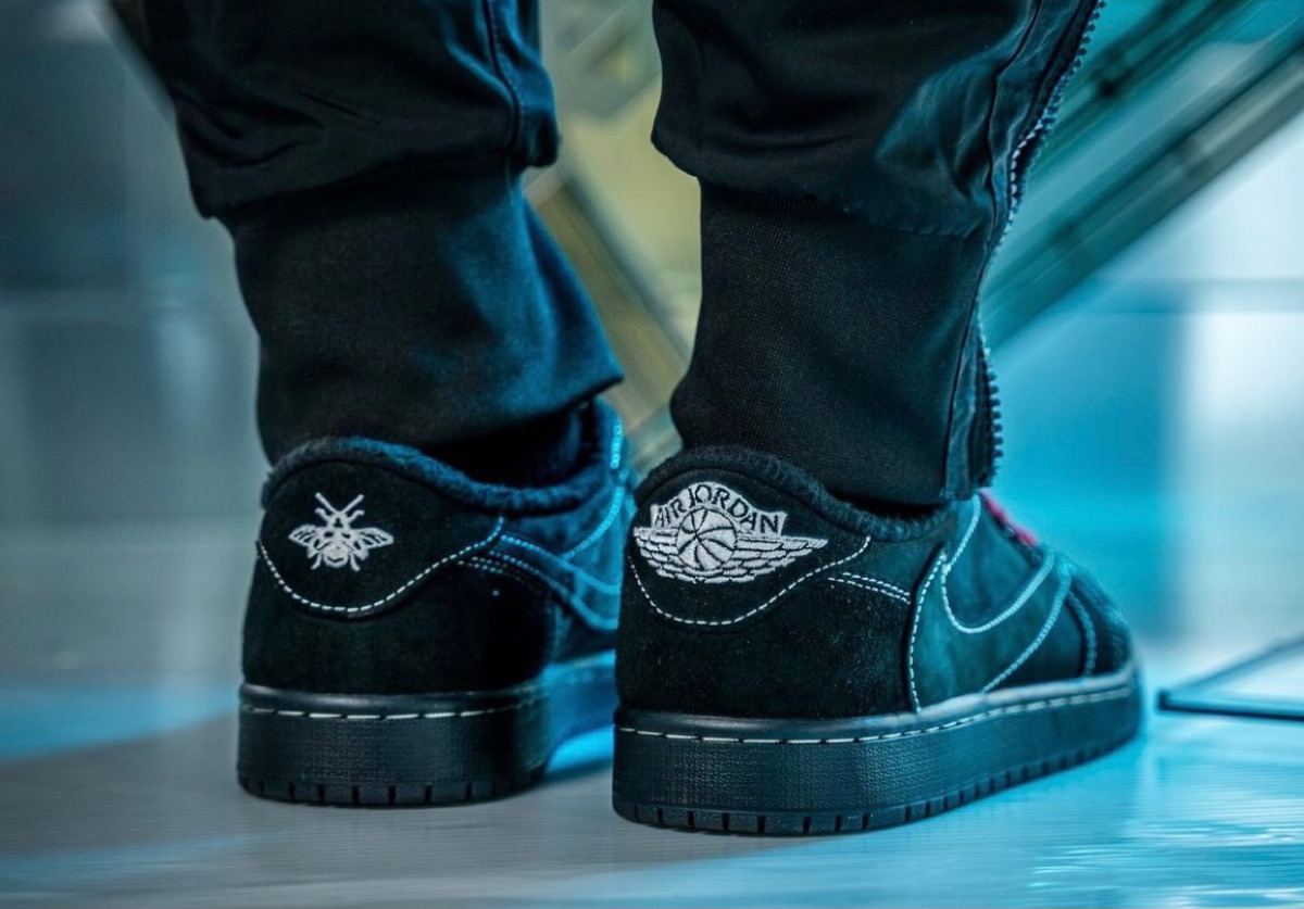 Travis Scott × Nike Air Jordan 1 Low OG SP “Black/Phantom”の国内