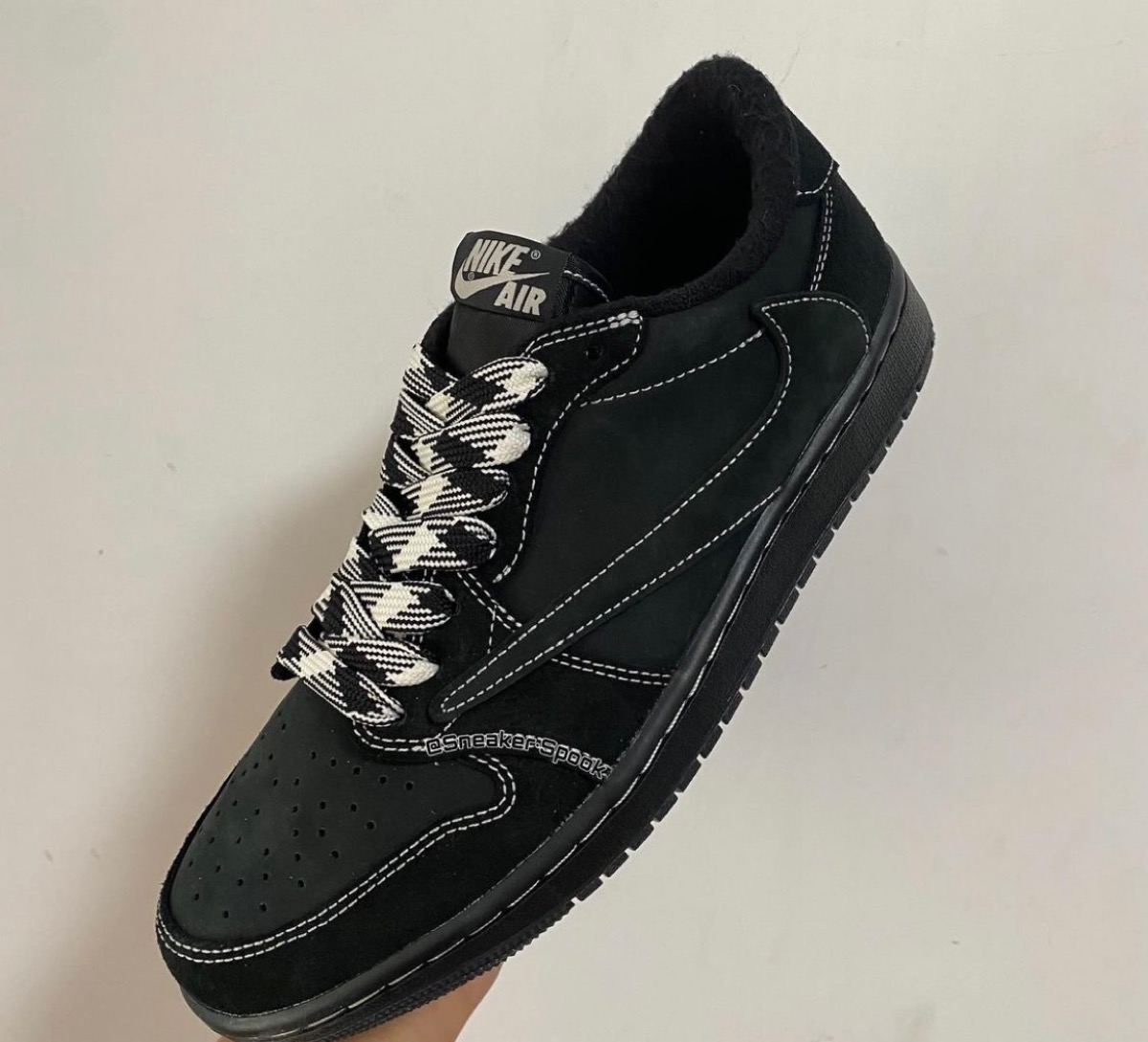 Travis Scott × Nike Air Jordan 1 Low OG SP “Black/Phantom”の国内 ...