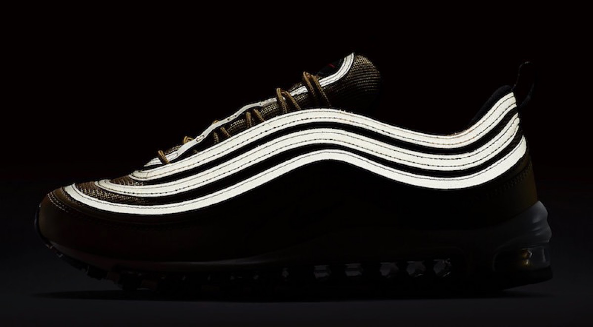 金の弾丸の輝きを纏った Nike Air Max 97 OG “Golden Bullet”が国内1