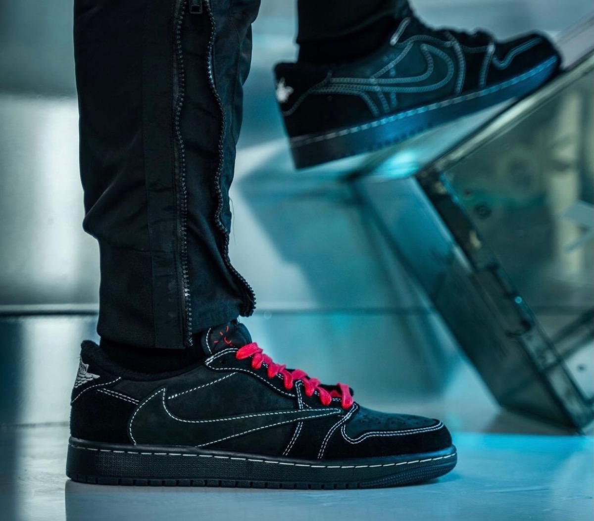 Travis Scott × Nike Air Jordan 1 Low OG SP “Black/Phantom”の国内