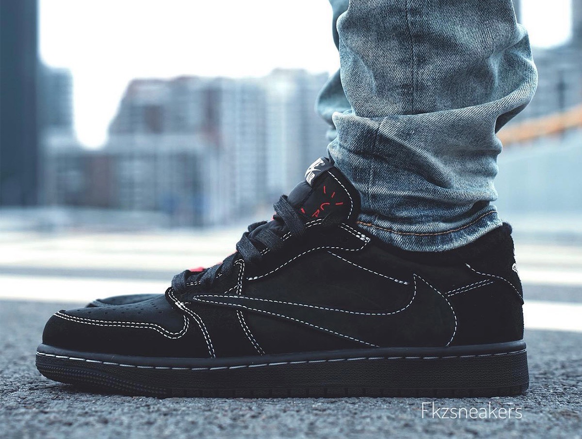 Travis Scott × Nike Air Jordan 1 Low OG SP “Black/Phantom”の国内 