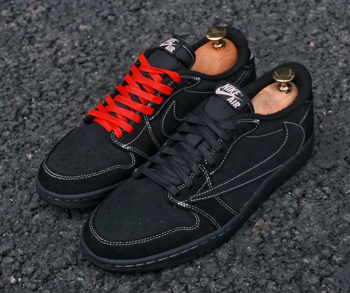 Travis Scott × Nike Air Jordan 1 Low OG SP “Black/Phantom”の国内 