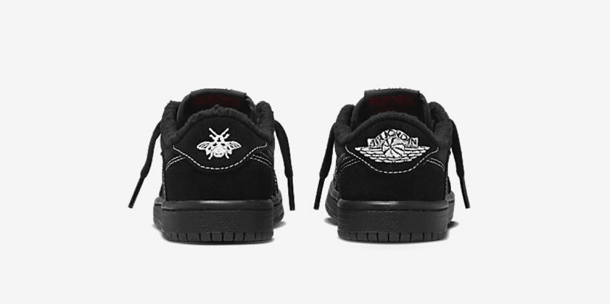 Travis Scott × Nike Air Jordan 1 Low OG SP “Black/Phantom”の国内