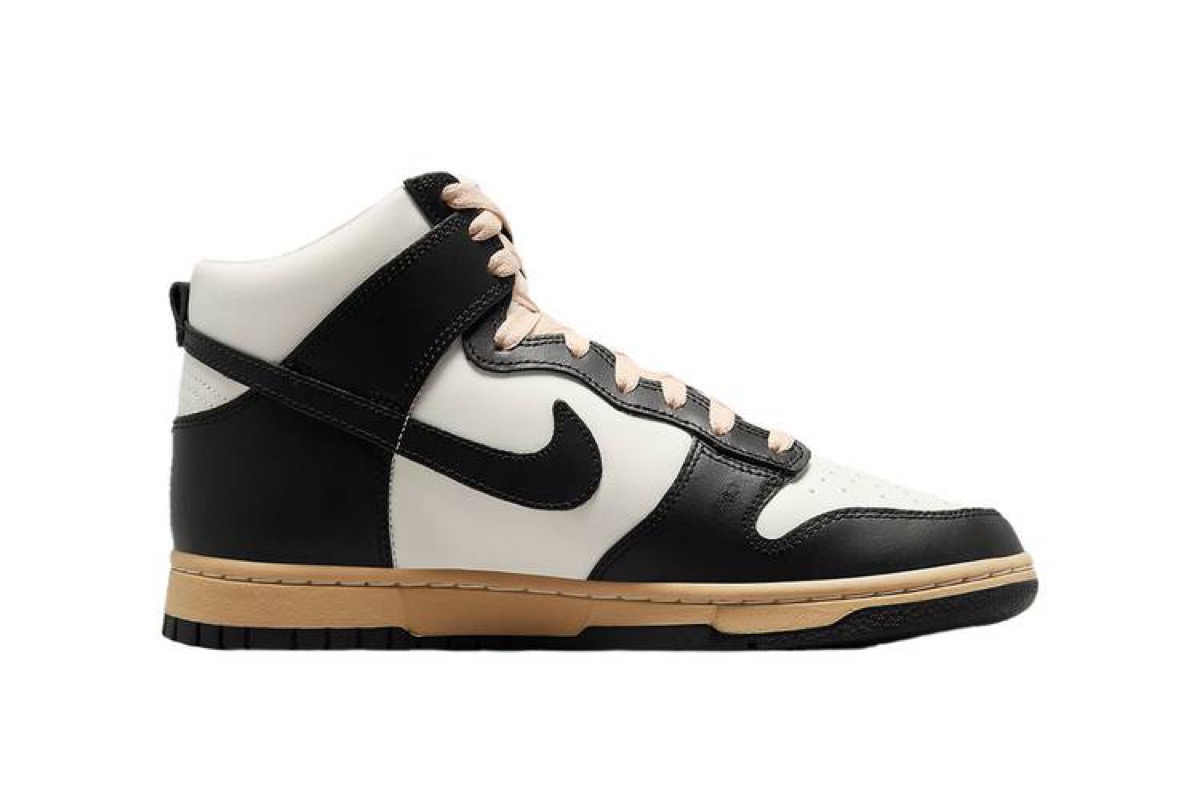 Team Conventionを彷彿とさせるNike Wmns Dunk High SE “Black and