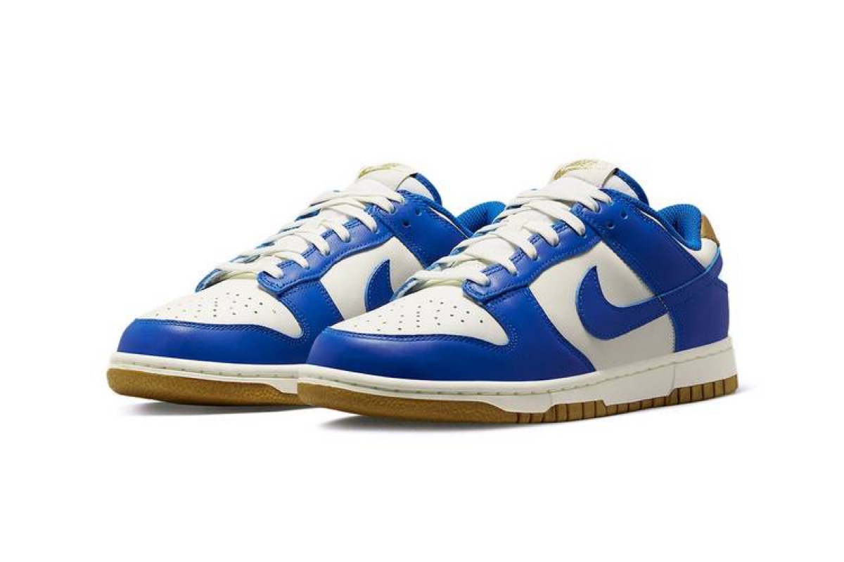 Nike Wmns Dunk Low “Kansas City Royals”が1月3日より順次発売予定