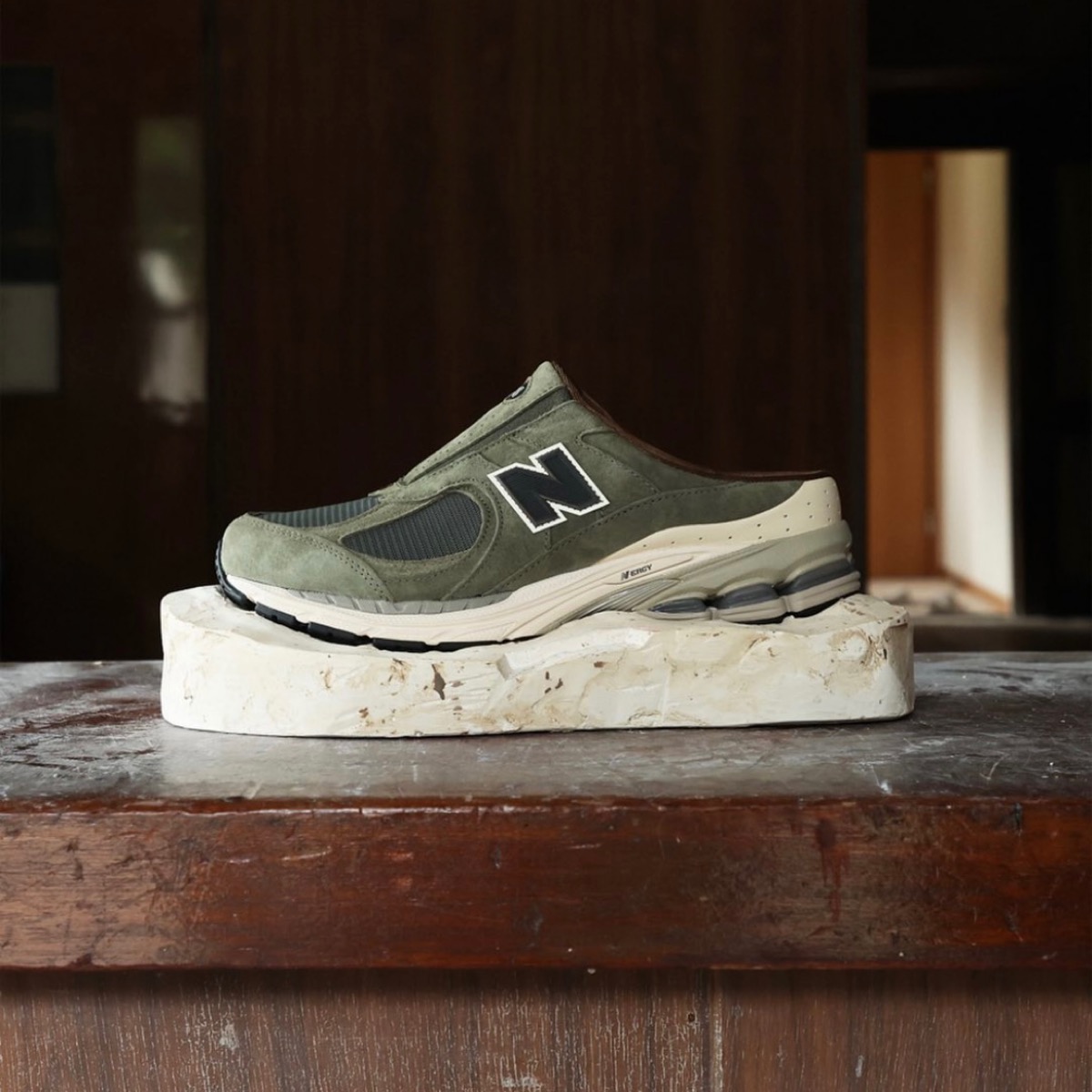 New Balance × SNS 2002R Mule “Homegoods”が国内9月17日/9月22