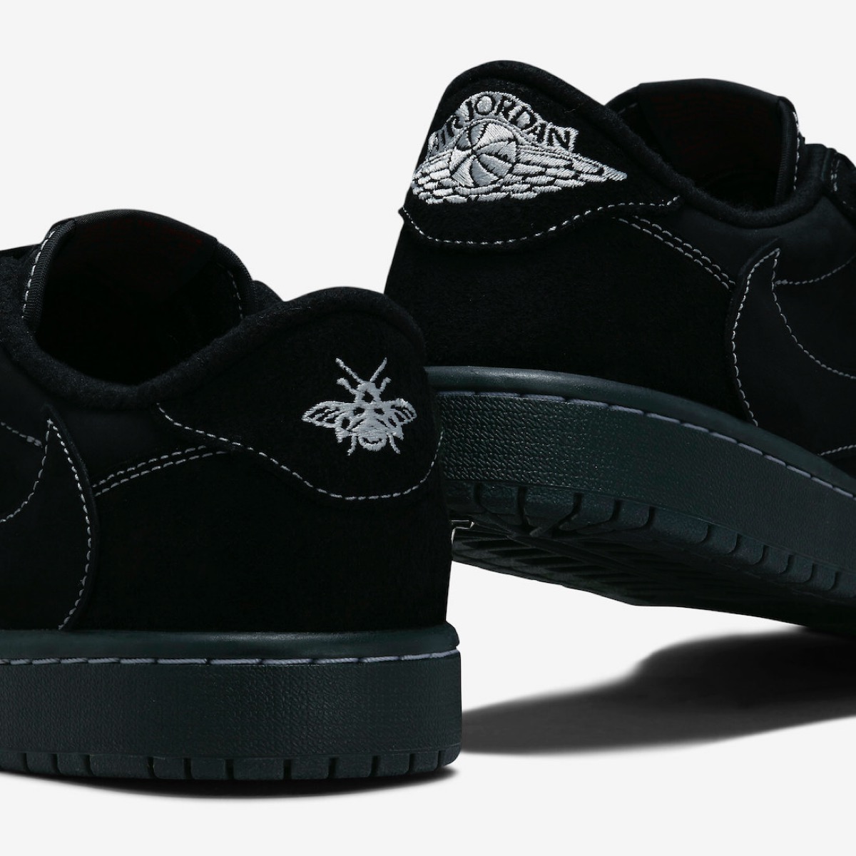 Travis Scott × Nike Air Jordan 1 Low OG SP “Black/Phantom”の国内