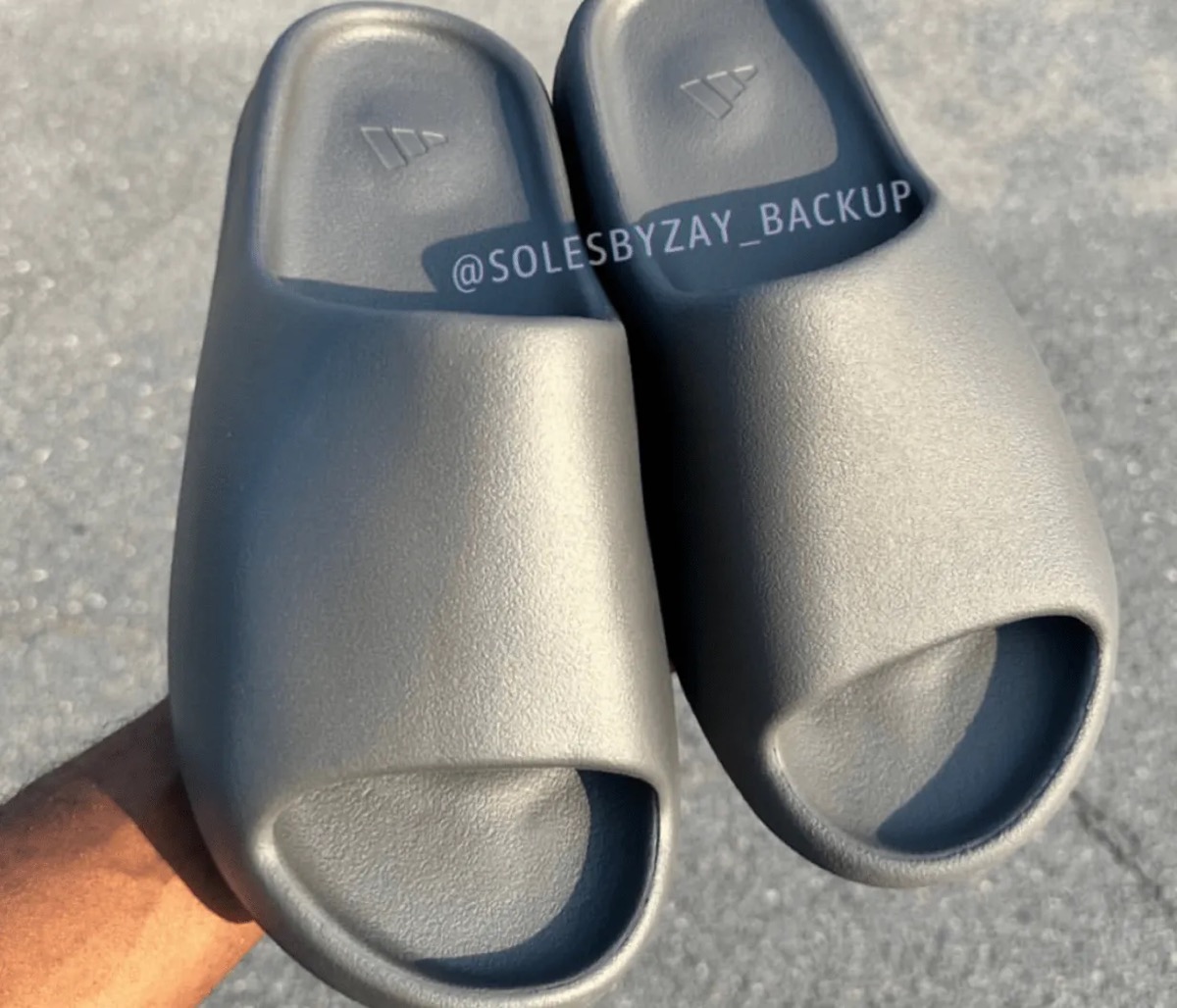 靴/シューズアディダス カニエウエスト  YEEZY SLIDE GRANIT ID4132 イージースライドグラナイトサンダル メンズ 27.5cm