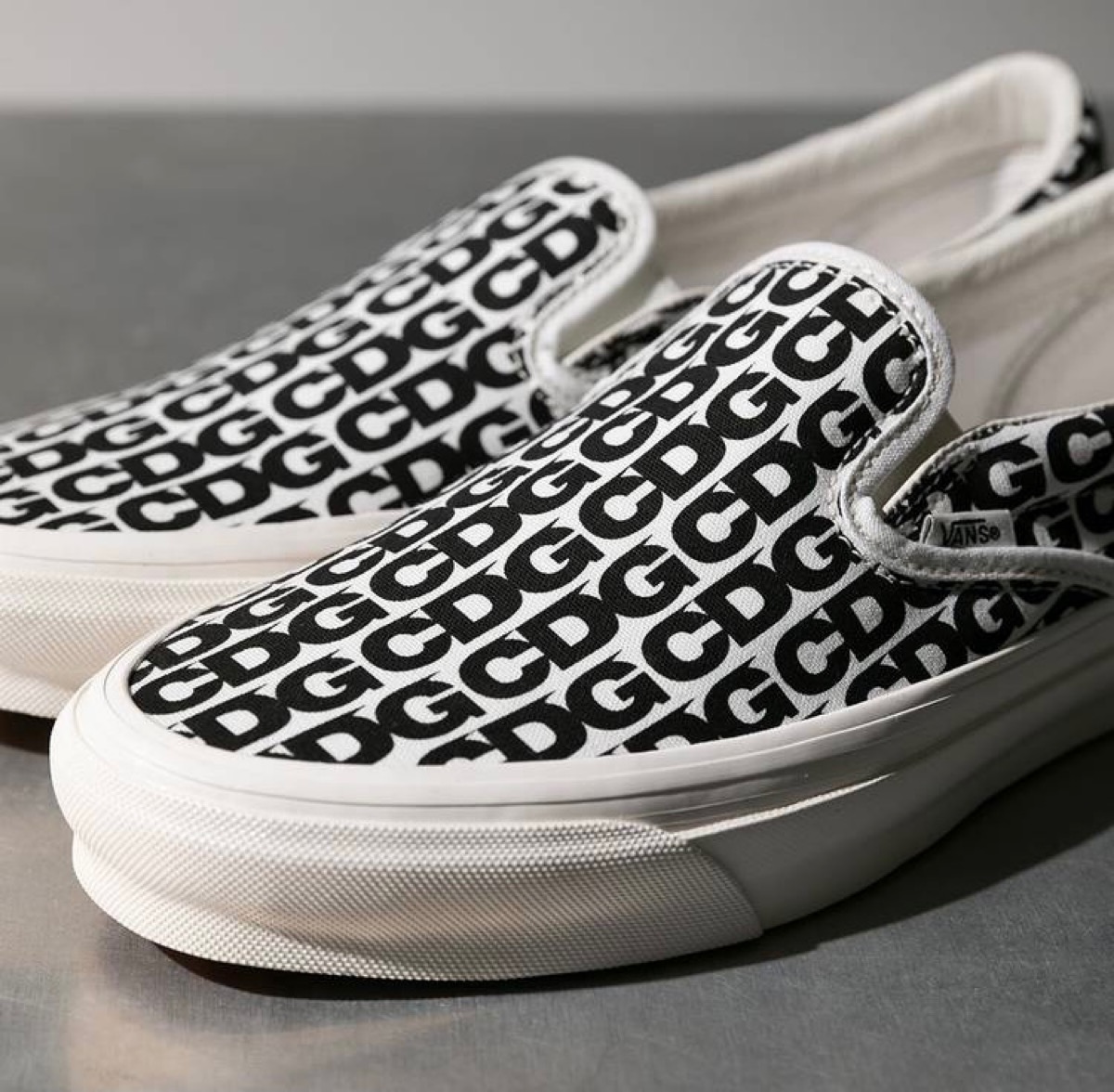 CDG x Vault by Vans 『OG Classic Slip-On』が国内9月23日より発売