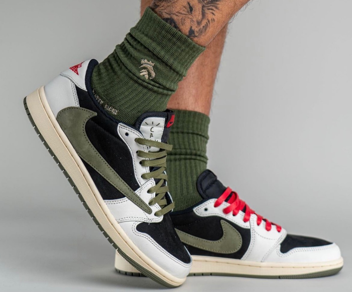 Travis Scott × Nike Wmns Air Jordan 1 Low OG SP “Medium Olive”の